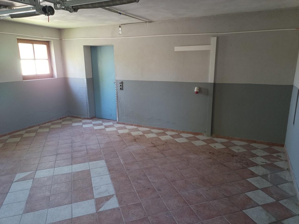 Gepflegtes Einfamilienhaus mit 7 Zimmern, Balkon, Garten und Garage in Mining, Bild 4 von 29