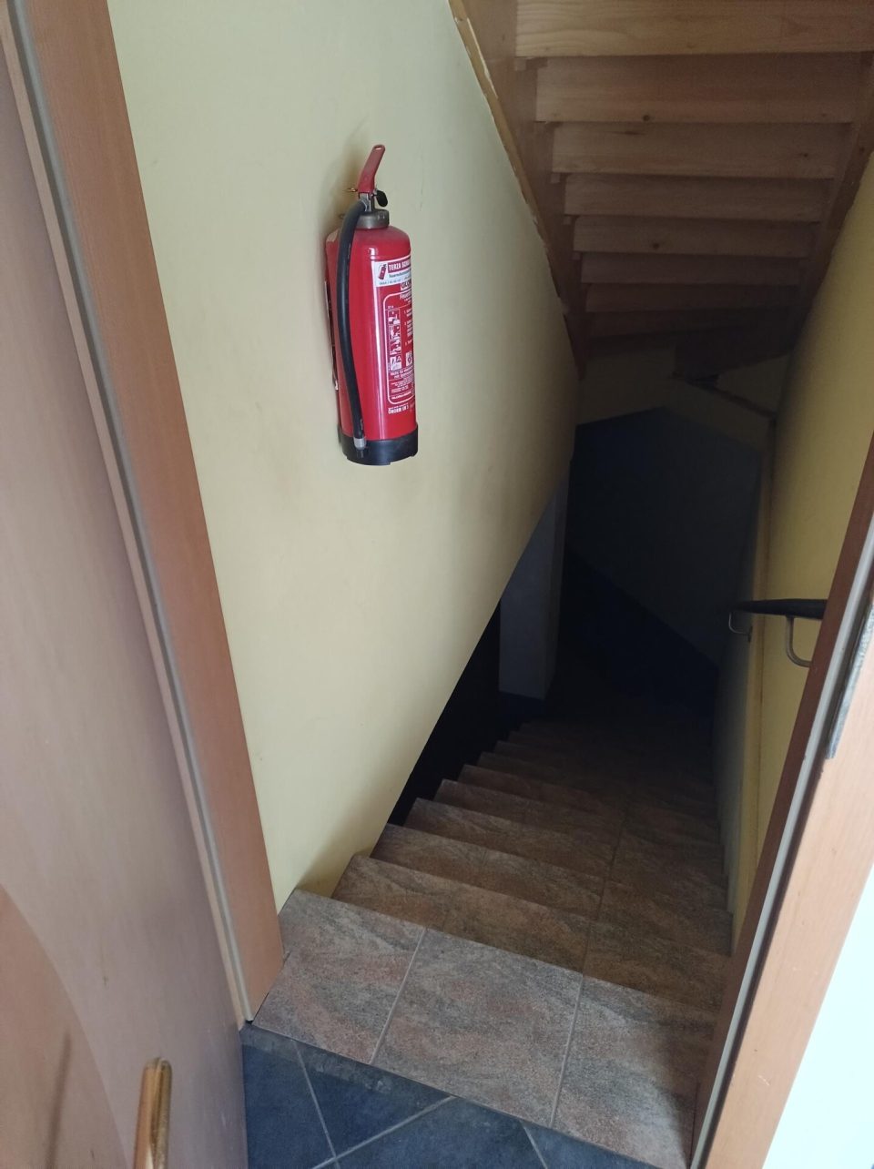 Gepflegtes Einfamilienhaus mit 7 Zimmern, Balkon, Garten und Garage in Mining, Bild 12 von 29