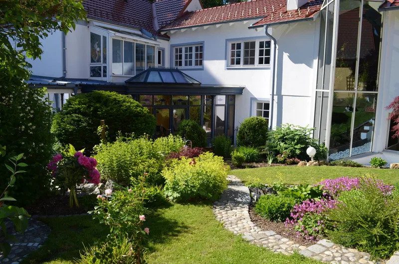 Repräsentatives Wohnhaus mit Geschäftsbereich und angrenzenden Veranstaltungsräumen, Bild 100 von 232