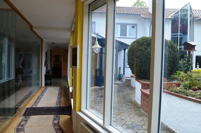 Repräsentatives Wohnhaus mit Geschäftsbereich und angrenzenden Veranstaltungsräumen, Bild 122 von 232