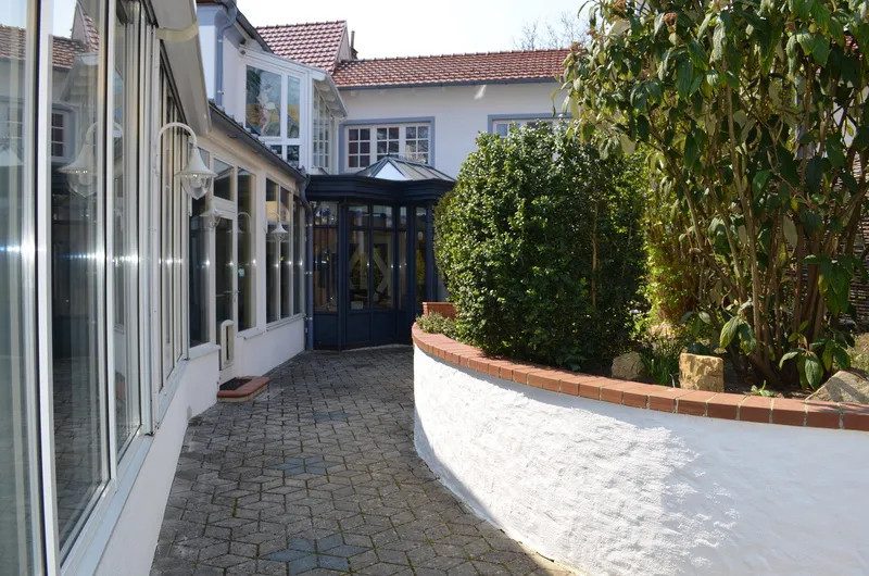 Repräsentatives Wohnhaus mit Geschäftsbereich und angrenzenden Veranstaltungsräumen, Bild 224 von 232