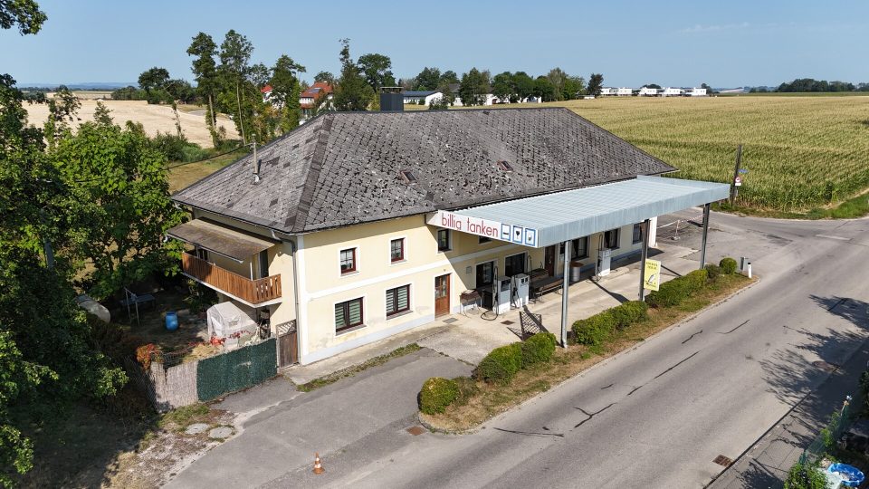 Aussenansicht Strassenseite, Wohn- und Geschäftshaus in Steinhaus