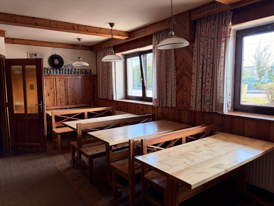 Nebenzimmer Fensterseite, Wohn- und Geschäftshaus in Steinhaus
