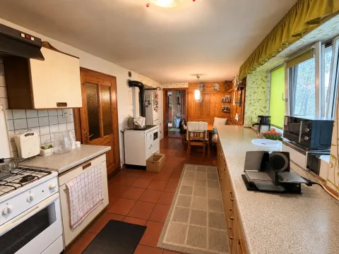 Wohnkueche, Wohn- und Geschäftshaus in Steinhaus