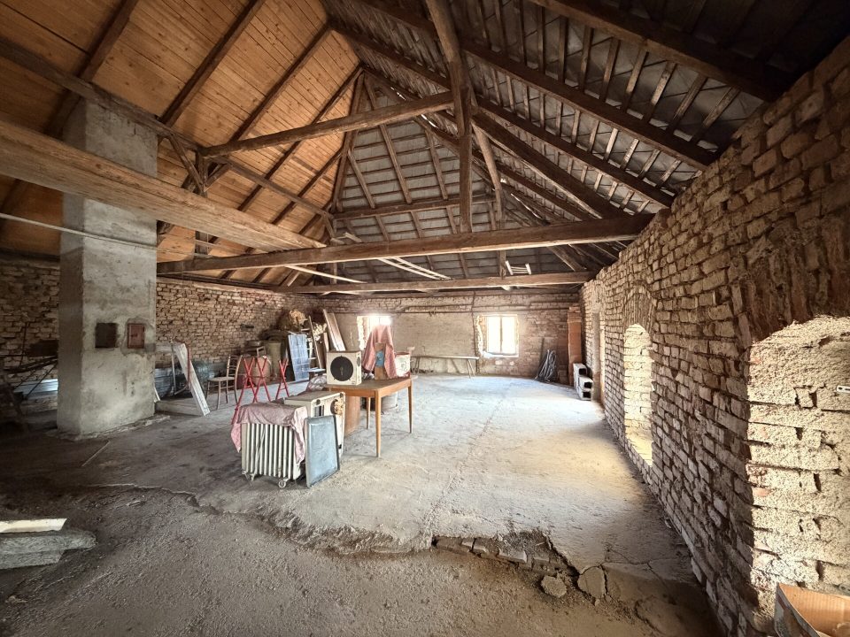 Dachgeschoss Raumtiefe, Wohn- und Geschäftshaus in Steinhaus