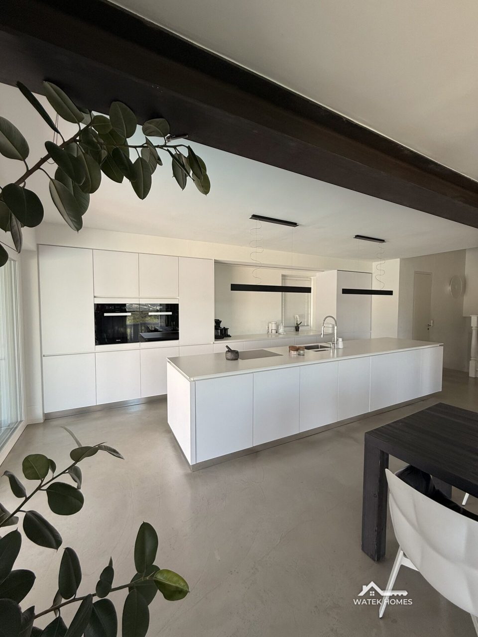 Küche mit Kochinsel und Miele-Geräten, Einfamilienhaus in Plesching